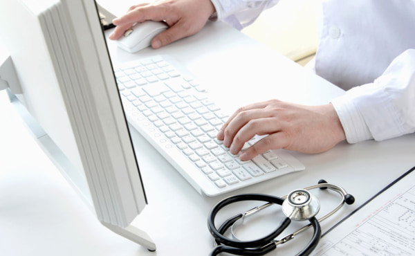 レセコン(レセプトコンピュータ)とは?電子カルテとの違いや現場が使いやすい選び方を解説